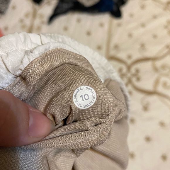 Hotty Hot lululemon shorts size 10 - Picture 3 of 6